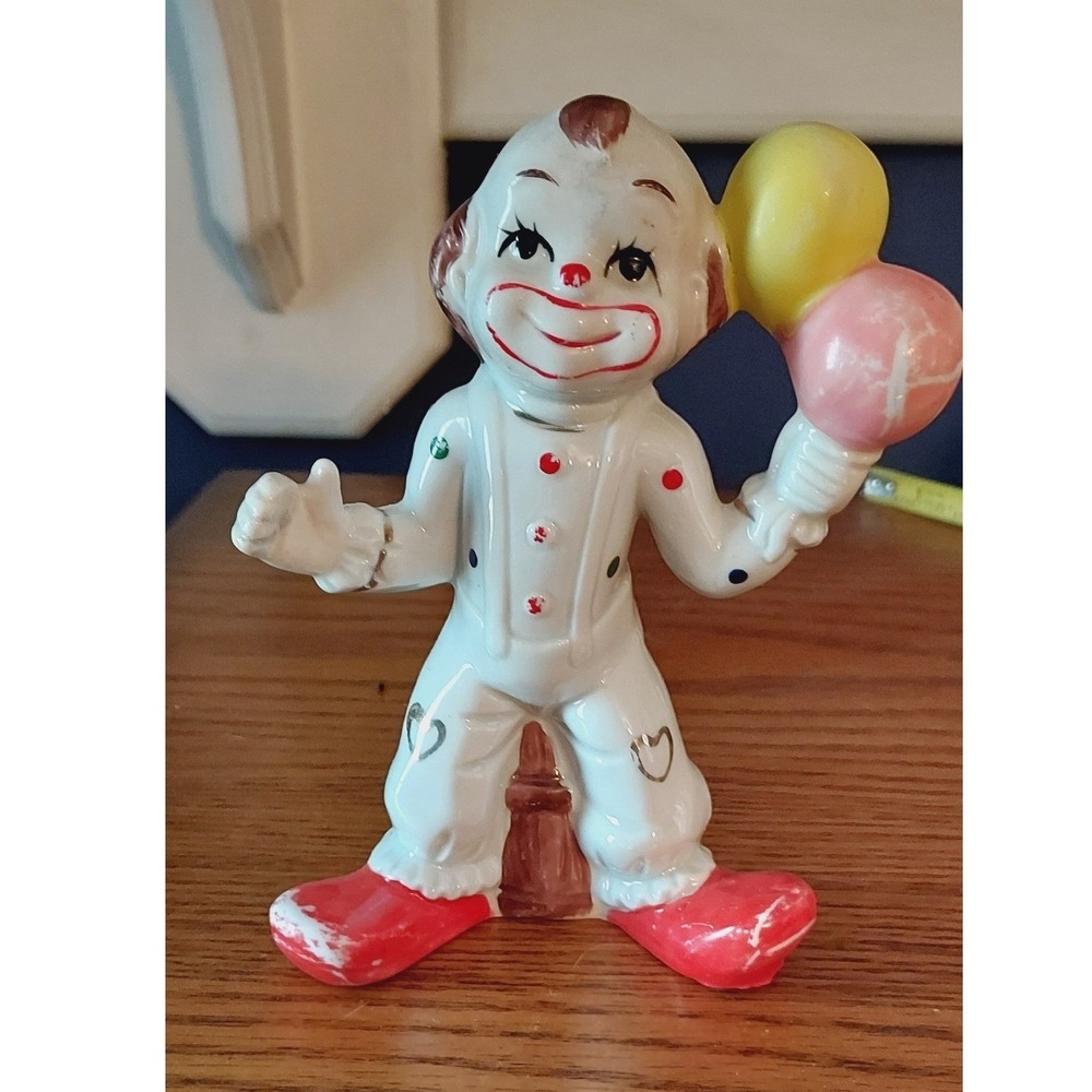 Artmart Taiwan Ceramic Clown Figurine Small White Red Balloons Circus Decor MCM